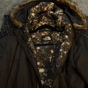 North face hooded jacket with side zippered pockets